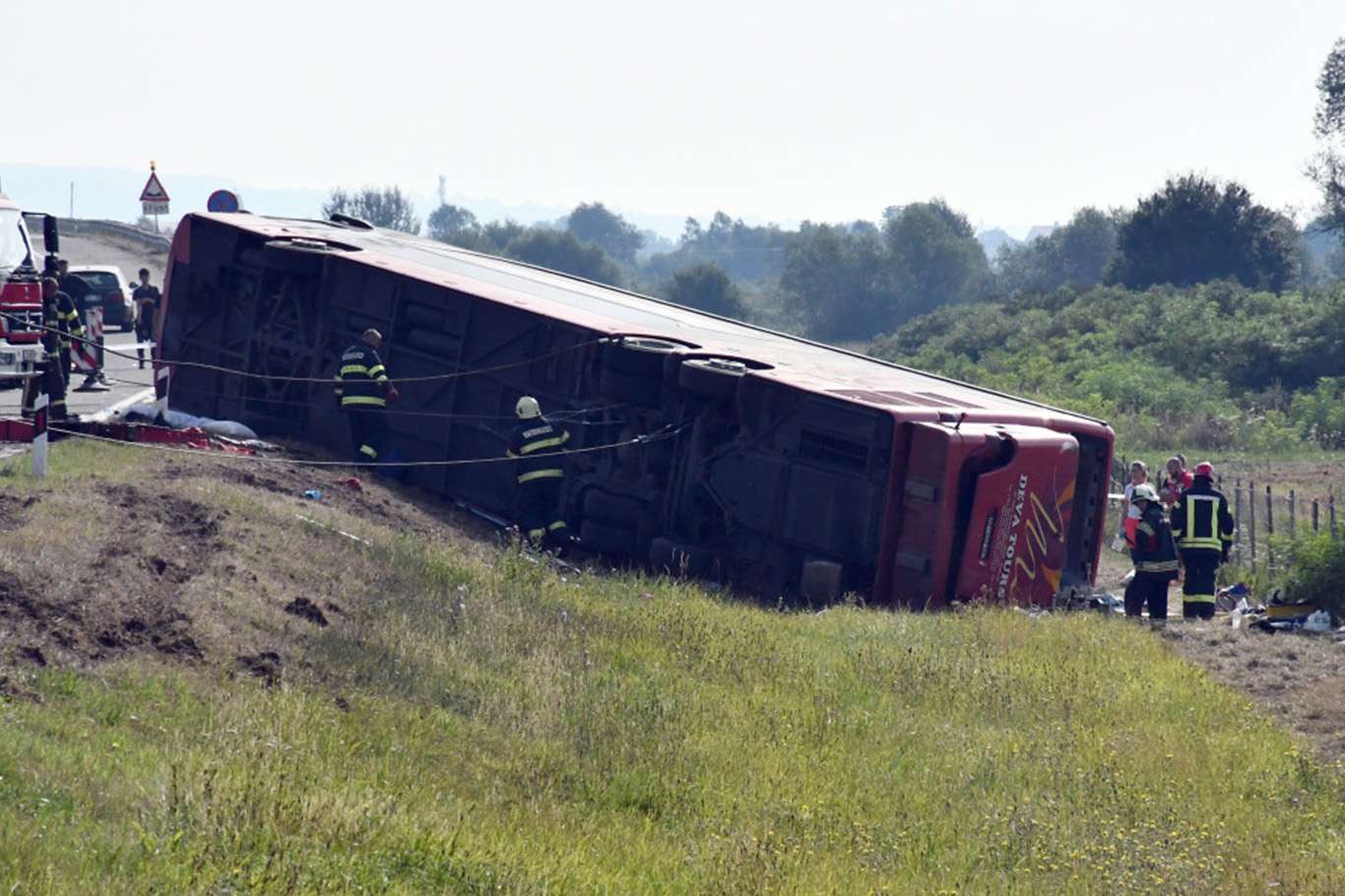 واژگونی اتوبوسی در کرواسی: 10 نفر جان باخته و 30 نفر زخمی شدند